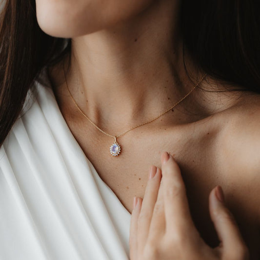 Silver Necklace Golden Virtue - Moonstone - Indira