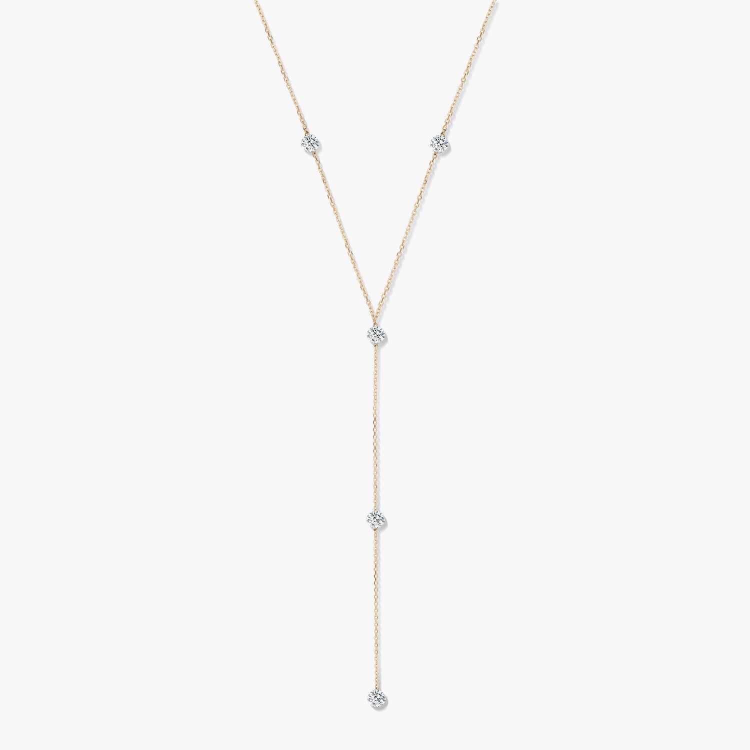 14K sárga arany lariat nyaklánc, öt körben foglalt kerek gyémánttal, fehér háttéren.
