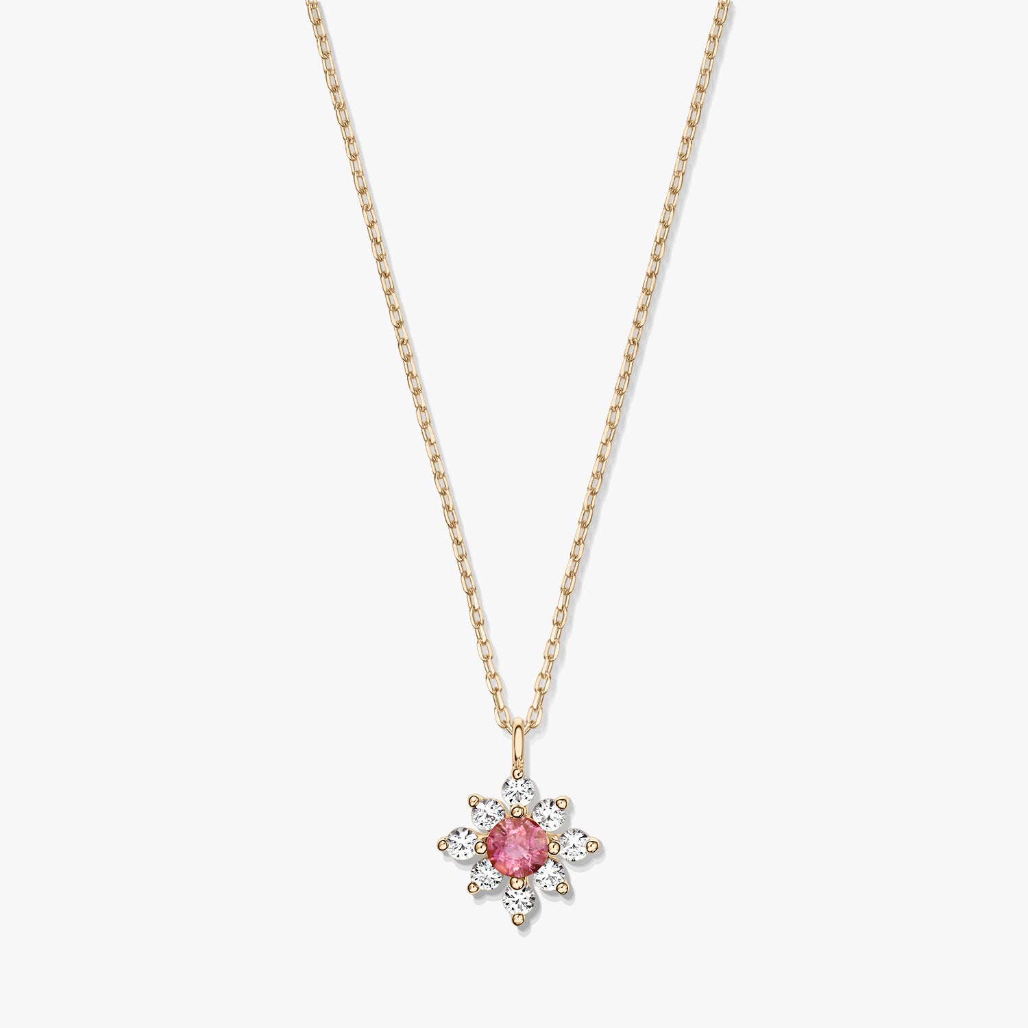 Collier en or 14K avec pendentif floral, centre en tourmaline rose entouré de saphirs blancs, sur fond blanc.
