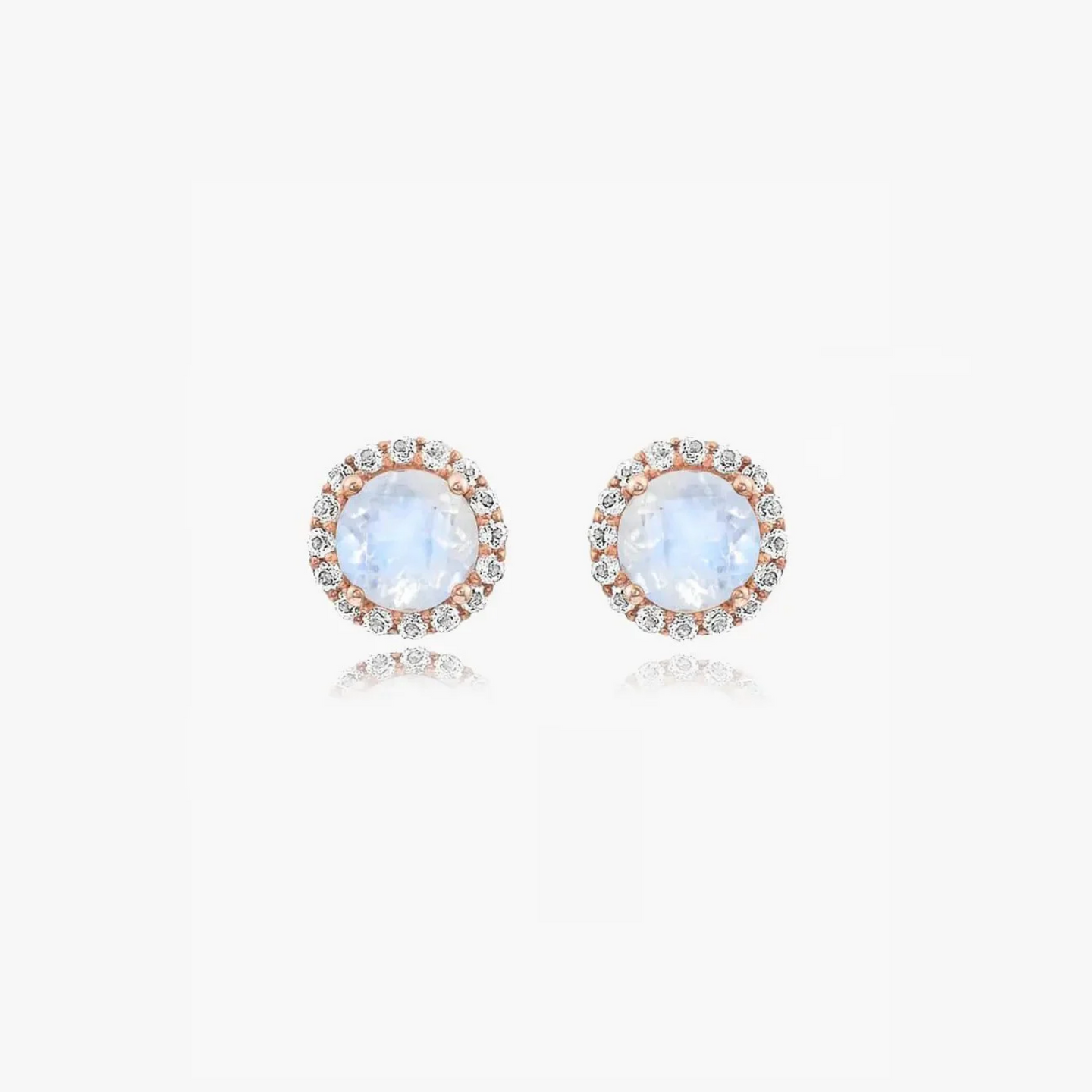 Boucles d'oreilles Keira Rose en argent avec pierre de lune et zirconium dans un sertissage en or rose sur fond blanc