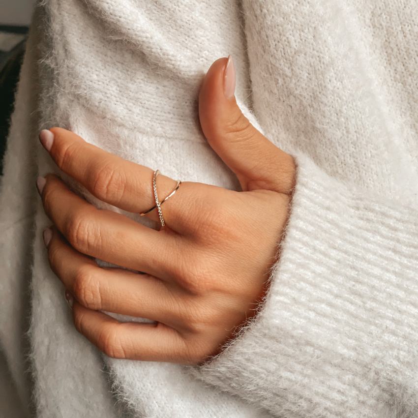 Criss Cross arany gyűrű - Cirkónia - Indira