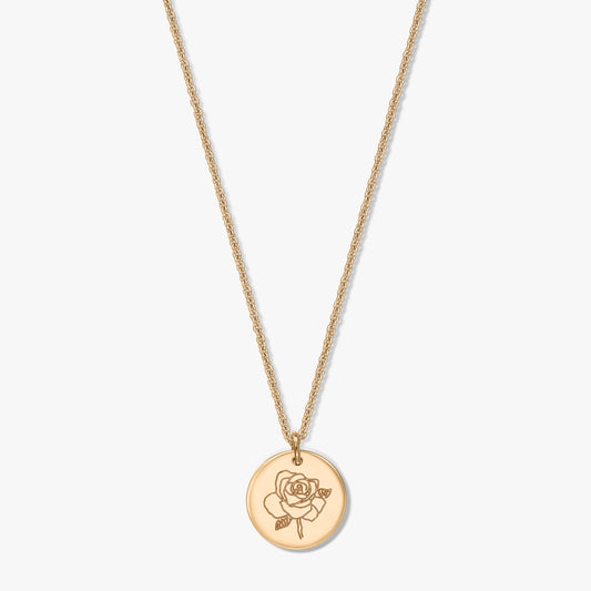 Collier en argent plaqué or avec un médaillon rond gravé d'une rose, photographié au centre sur fond blanc.