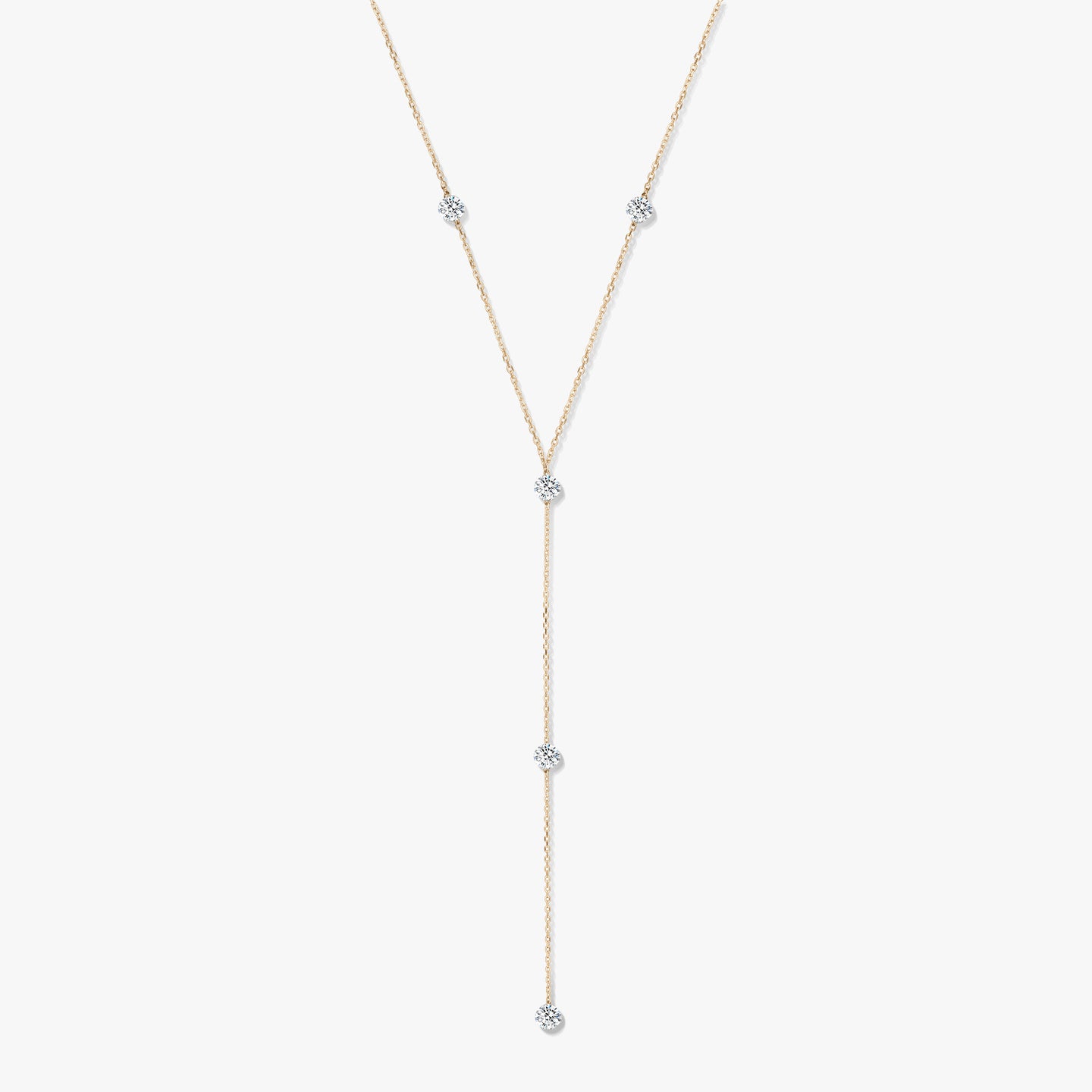 14K sárga arany lariat nyaklánc, öt körben foglalt kerek gyémánttal, fehér háttéren.