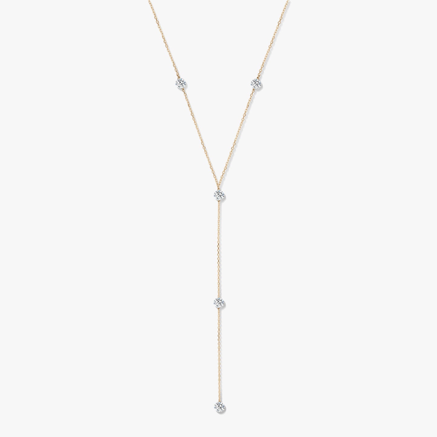 14K sárga arany lariat nyaklánc, öt körben foglalt kerek gyémánttal, fehér háttéren.