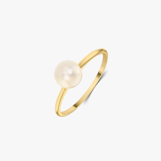 Gold Ring Pearl Elegance