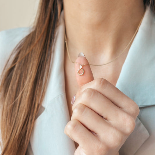 Eternal Circle gold pendant