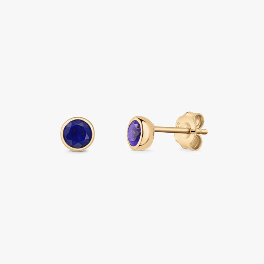 Round lapis lazuli bezel‑set stud earrings in gold‑plated 925 silver, shown front and side with butterfly backs on a white background.