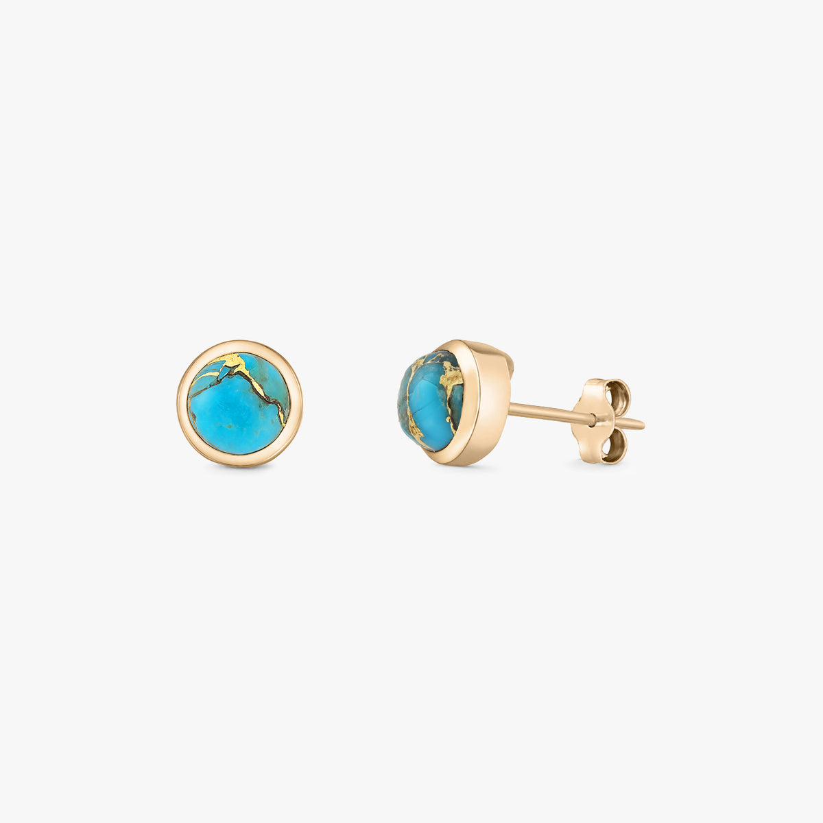 Pair of round turquoise cabochon stud earrings in gold‑plated 925 silver with bezel settings and butterfly backs on a white background.